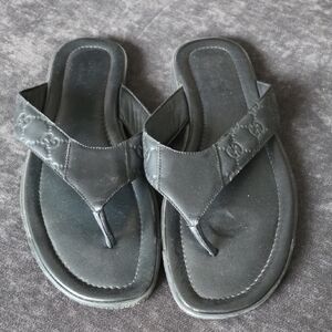 Gucci Black Leather Flip-Flops